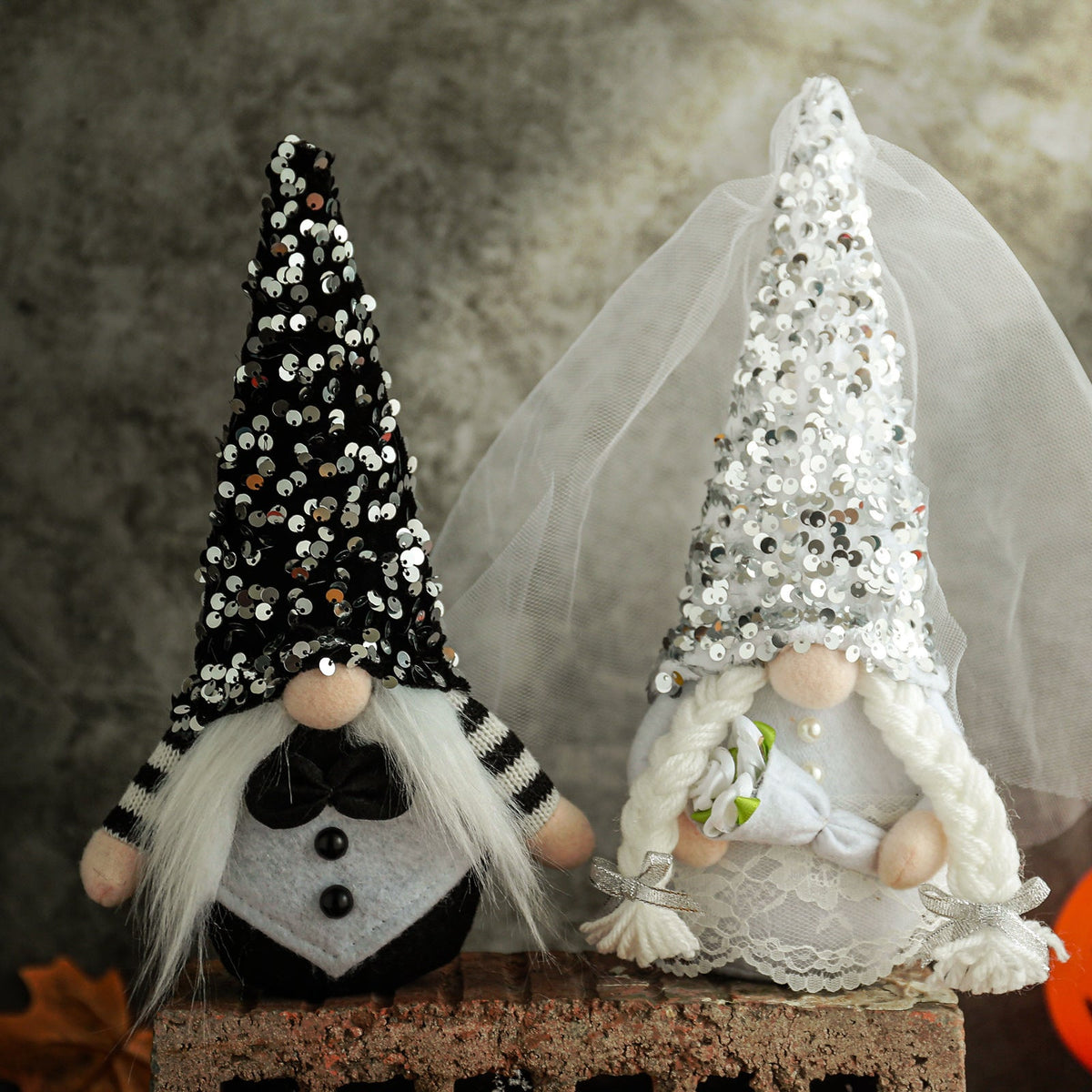 HKM-441683 Creative Wedding Dwarf Faceless Doll for Table Decoration - Groom and Bride Styles