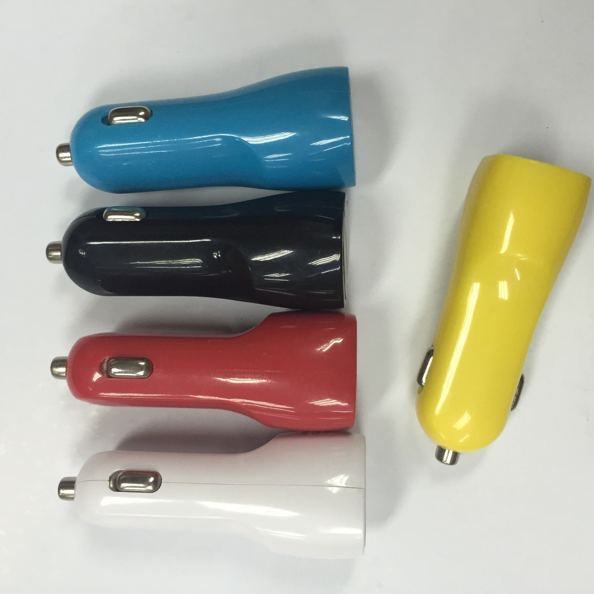 HKM-448211 Dual USB Car Charger with LED Indicator Light for Mobile Devices