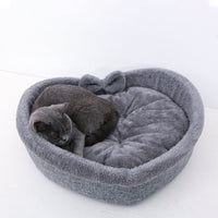 HKM-4509757 Heart-Shaped Pet Nest Bed for Small and Medium Cats and Dogs in Linen and Arctic Wool