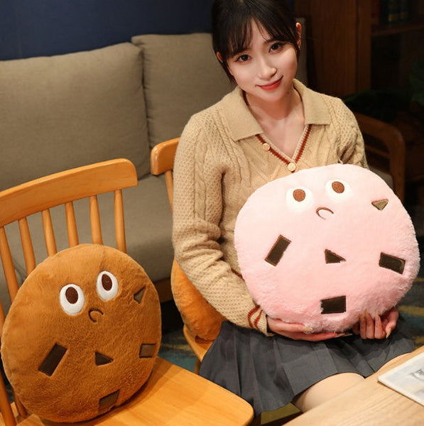 HKM-456211 Cookie Biscuit Plush Pillow and Blanket Set – Soft Polyester Fiber Cushion in Light Brown, Dark Brown, and Pink