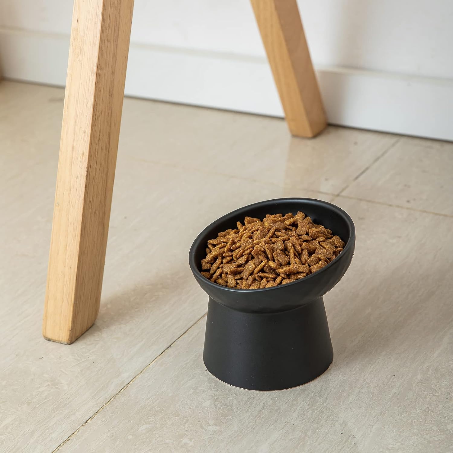 HKM-4574525 Elevated Ceramic Cat Bowls Set with Tilted Design for Comfortable Eating and Anti-Slip Stability