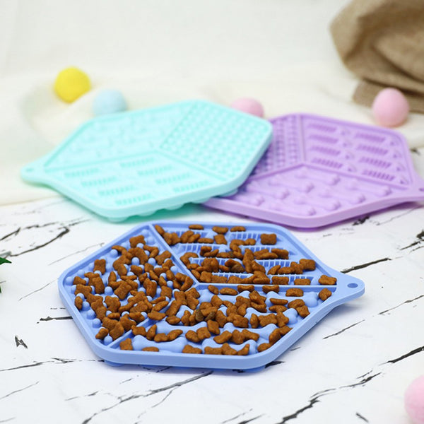 HKM-4627261 Silicone Dog Lick Pad for Puppies - High & Low Temperature Resistant, 17.5cm