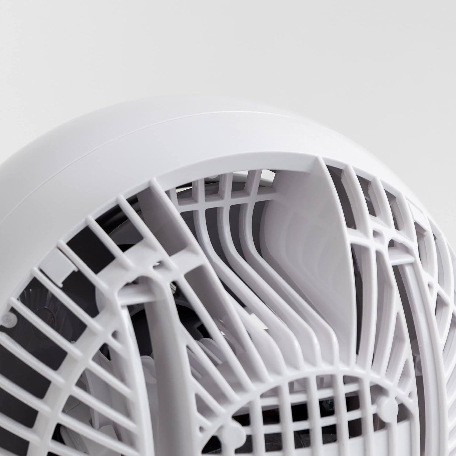 HKM-4672851 Air Circulator Fan with Remote, Oscillation, 3 Speeds, Adjustable Tilt, Quiet Motor, Small Fan for Bedroom, Office, Dorm, White