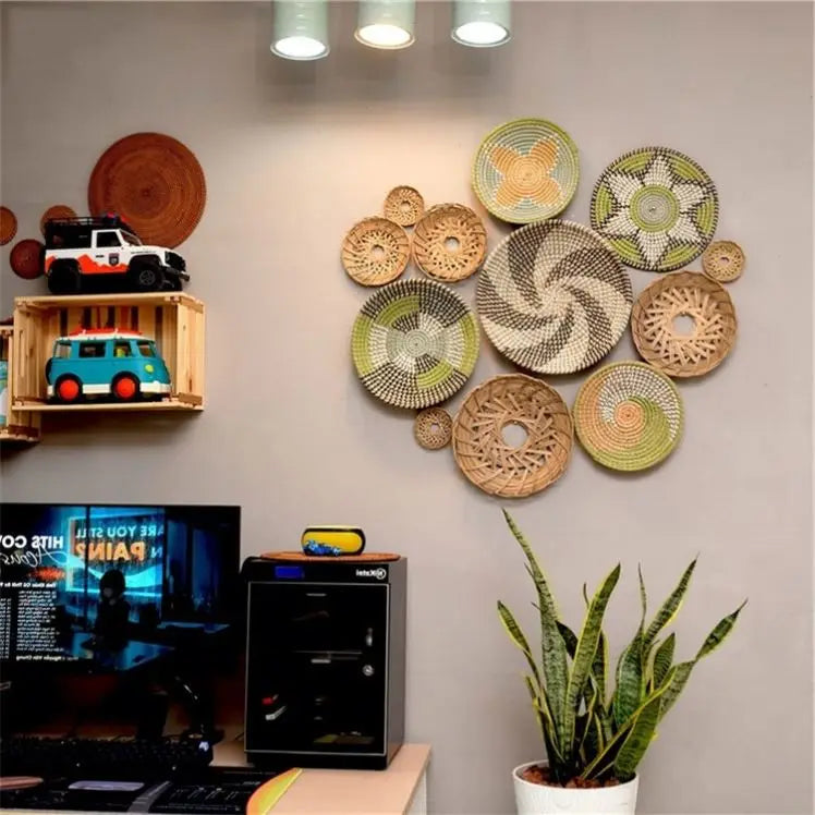 HKM-485139 Handwoven Rattan Wall Hanging Decor Set - Seasonal Boho Straw Artistry for Interior Decoration