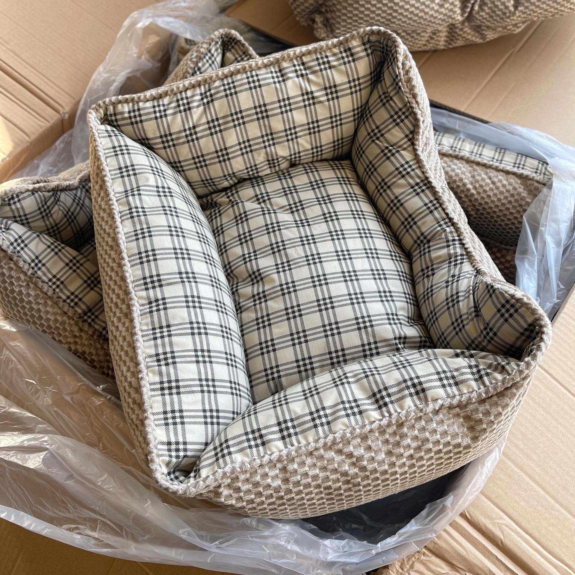 HKM-5062845 All-Season Pet Cushion - Soft and Comfortable Bedding for Small to Large Pets