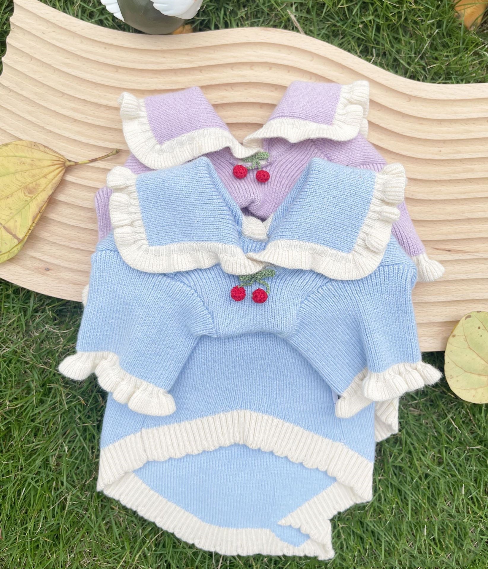 HKM-5063357 Handmade Wool Coat for Dogs - Casual Strawberry Ball Design, Warm Sweater for All Sizes