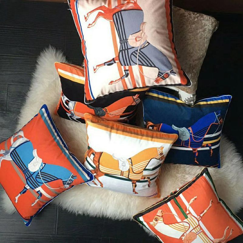 HKM-507347 Velvet Double-Sided Printed Geometric Horse Head Pillow Case, 45cm