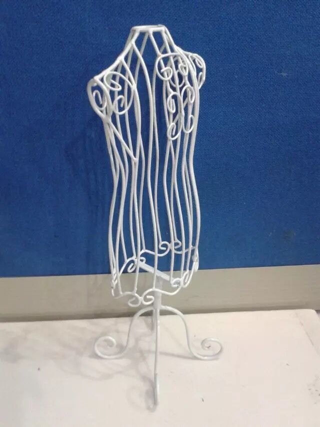 HKM-5287869 Pet Hanger Display Rack for Dog Clothes - White Metal Stand, Height 41cm, Shoulder Width 14cm, Foot Width 12.5cm