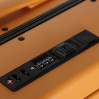 HKM-535827 4-Wheel Hard Shell Carry-On Suitcase with Front Pocket and Aluminium Frame for Travel