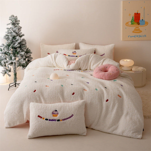 HKM-539731 Heavyweight Alpaca Fleece and Milk Fiber Four-Piece Geometric Bedding Set
