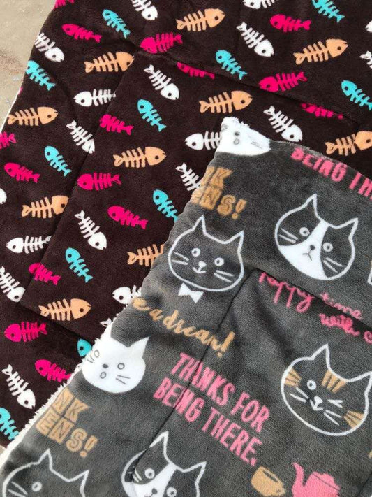 HKM-5408573 Pet Cartoon Winter Blanket - Thick, Warm Cloth in Fishbone and Bone Patterns, Sizes S to XL