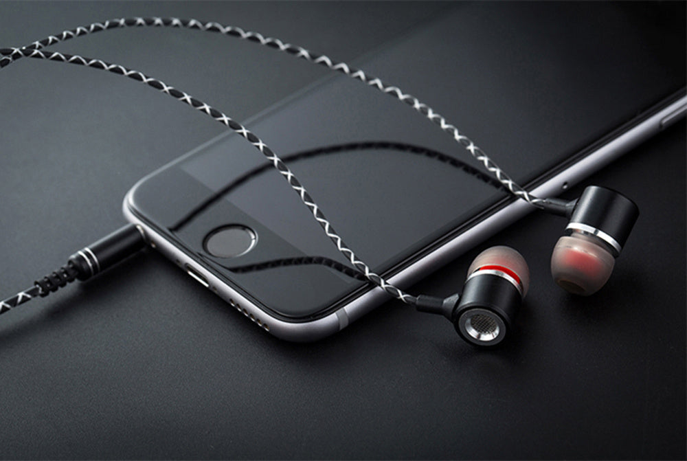 HKM-542675 Metal In-Ear Headphones with Microphone and Noise Cancelling Feature