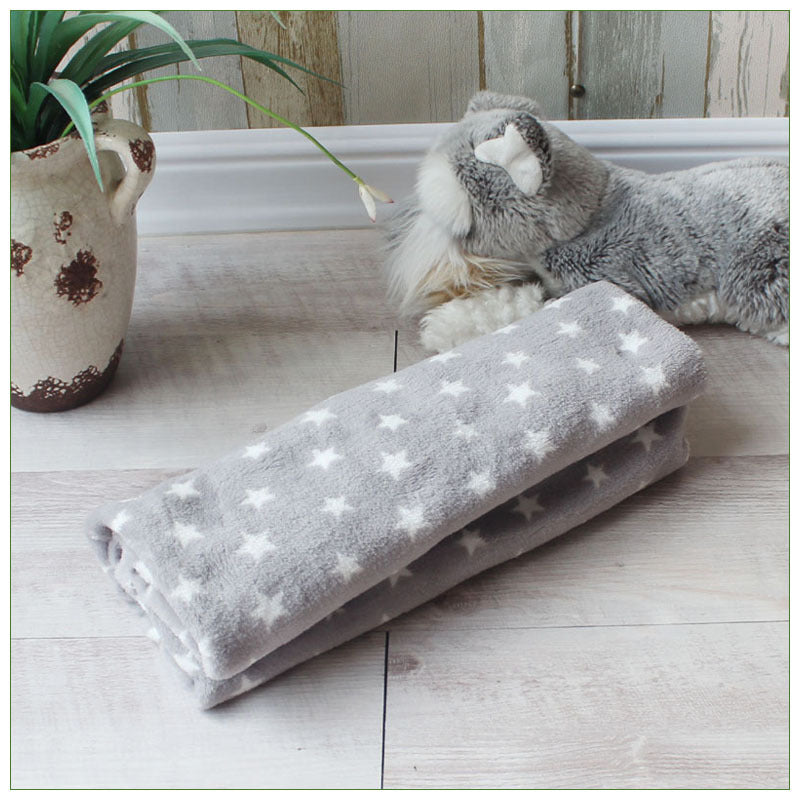 HKM-5477309 Cozy Multi-Season Pet Blanket Quilt for Dogs and Cats - Soft and Warm, Perfect for Cages or Sofas