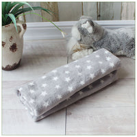 HKM-5477309 Cozy Multi-Season Pet Blanket Quilt for Dogs and Cats - Soft and Warm, Perfect for Cages or Sofas