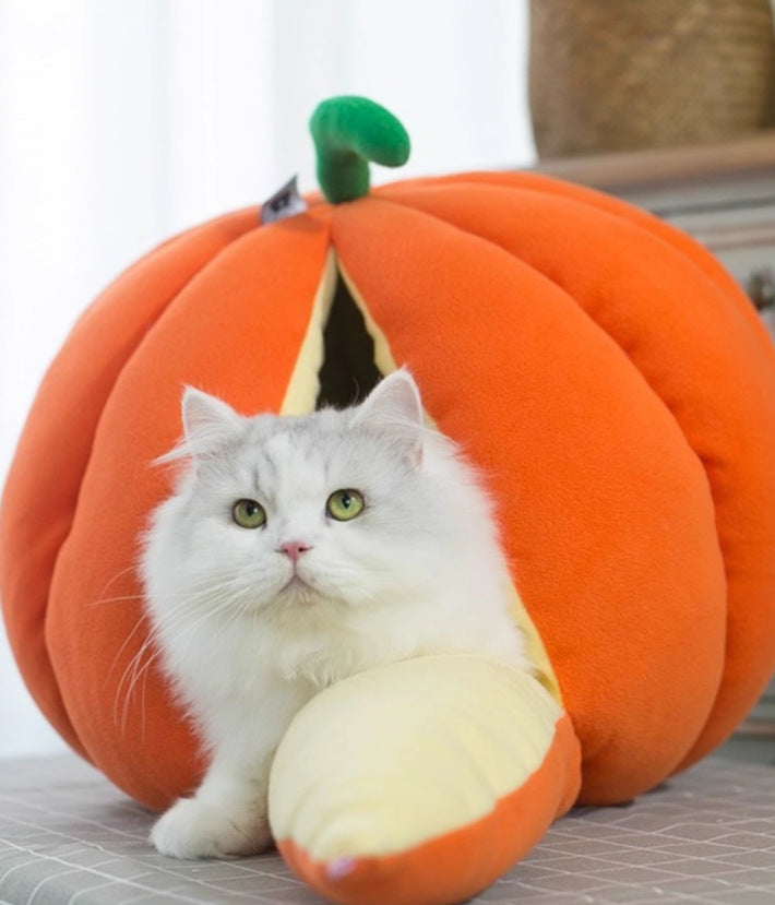 HKM-5527357 Cozy Pumpkin Nest Cat Bed for Deep Winter Sleep - Semi-Enclosed Pet Sleeping Bag for Cats and Small Animals