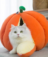 HKM-5527357 Cozy Pumpkin Nest Cat Bed for Deep Winter Sleep - Semi-Enclosed Pet Sleeping Bag for Cats and Small Animals