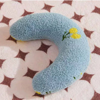 HKM-5801789 Cozy U-Shaped Pillow for Cats and Small Dogs - Soft Faux Fur Headrest for Deep Sleep and Comfort