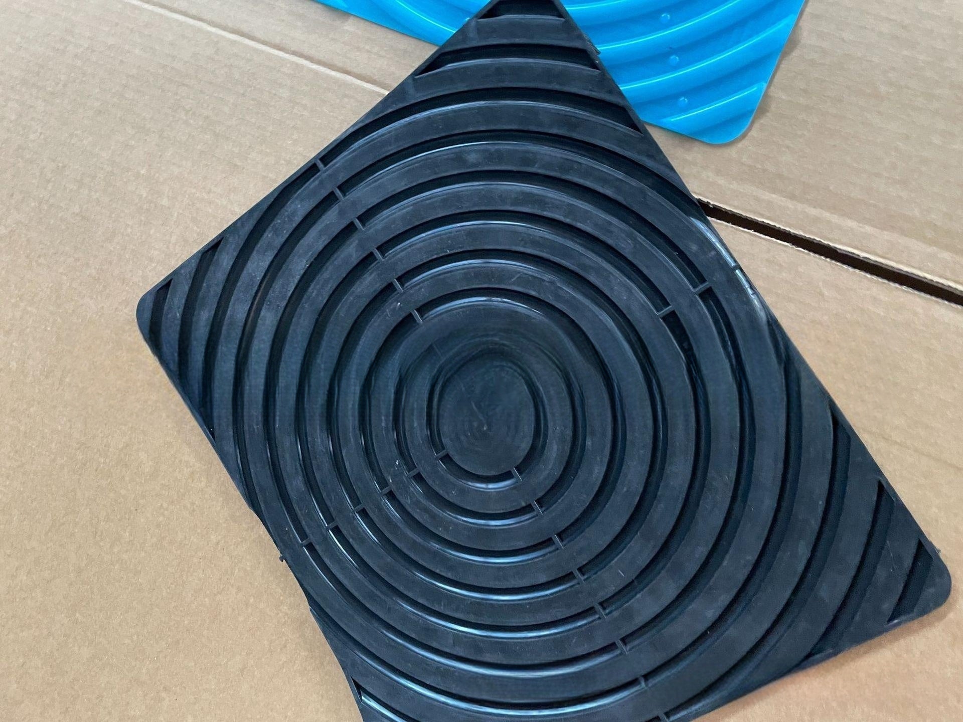HKM-5918781 Silicone Egg Pad for Chicken Coop - Temperature Control from -20¡ãC to 80¡ãC, 300x350x5mm