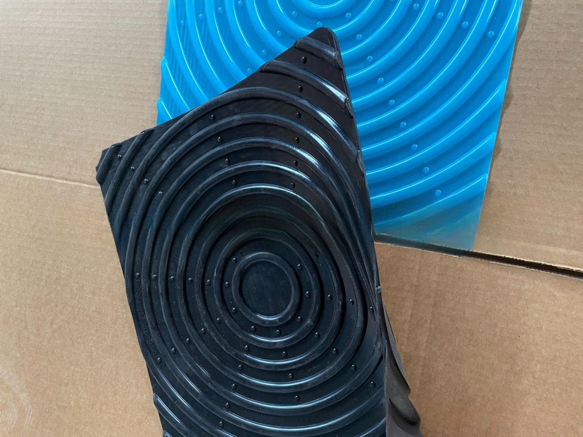 HKM-5918781 Silicone Egg Pad for Chicken Coop - Temperature Control from -20¡ãC to 80¡ãC, 300x350x5mm