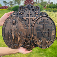 HKM-604563 Wooden Carved Christmas Wall Hanging Decoration with Figure Design