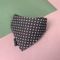 HKM-6102205 Cotton Triangle Saliva Towel for Pets - Five-Pointed Star Pattern in White and Grey - Available in Small and Medium Sizes