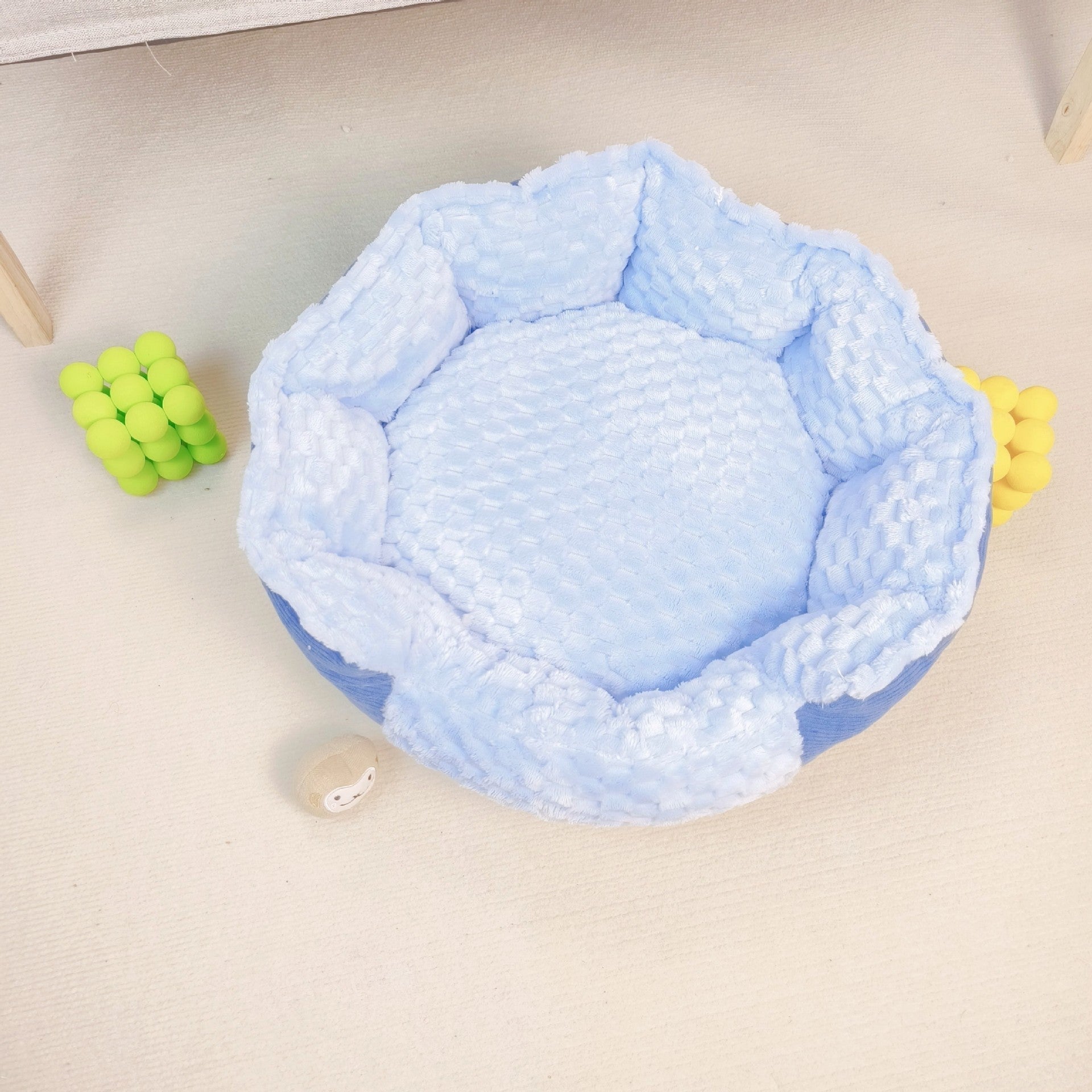 HKM-6117181 Thermal Multi-Color Cat Bed - 50cm Diameter in Macaron Shades