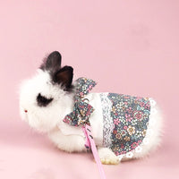 HKM-6165949 Rabbit Vest-Style Traction Rope Outfit for Guinea Pigs, Chinchillas, and Pet Rabbits - Stylish Lace Bow Design in Christmas Theme