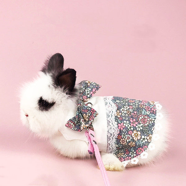 HKM-6165949 Rabbit Vest-Style Traction Rope Outfit for Guinea Pigs, Chinchillas, and Pet Rabbits - Stylish Lace Bow Design in Christmas Theme