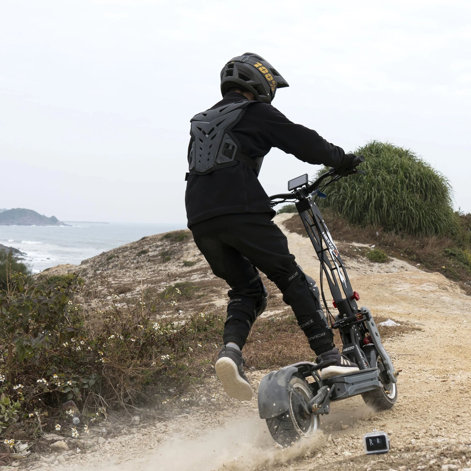 HKM-625043 High-Speed 12-Inch Dual Motor Off-Road Electric Scooter, 8000W, 40AH Battery, Foldable, 75KM/H Max Speed