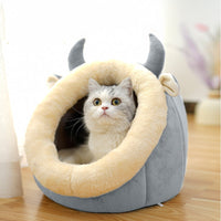 HKM-6379325 Enclosed Cat House Villa with Soft Bed for Pets (M, L, XL Size Options)