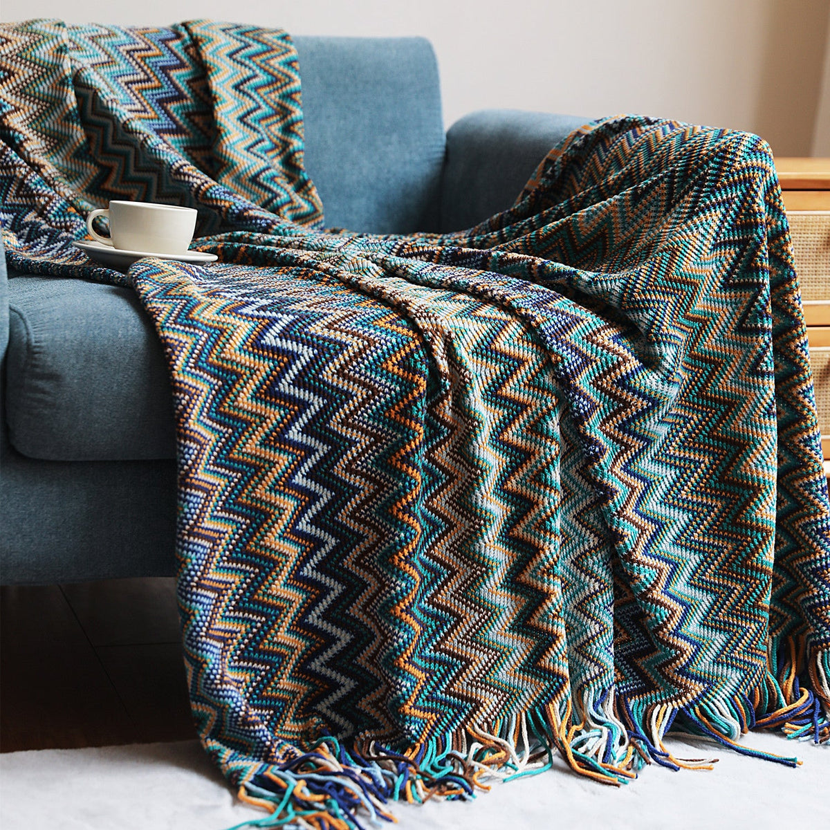 HKM-640275 European Style Knitted Blanket - Soft Acrylic Fiber, Striped Design, Ideal for All Seasons, Perfect for Home or Office Use