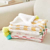 HKM-6573373 Cozy Plush Pet Blanket with Stylish Plaid Pattern - Soft Fleece Cushion for Cats and Dogs