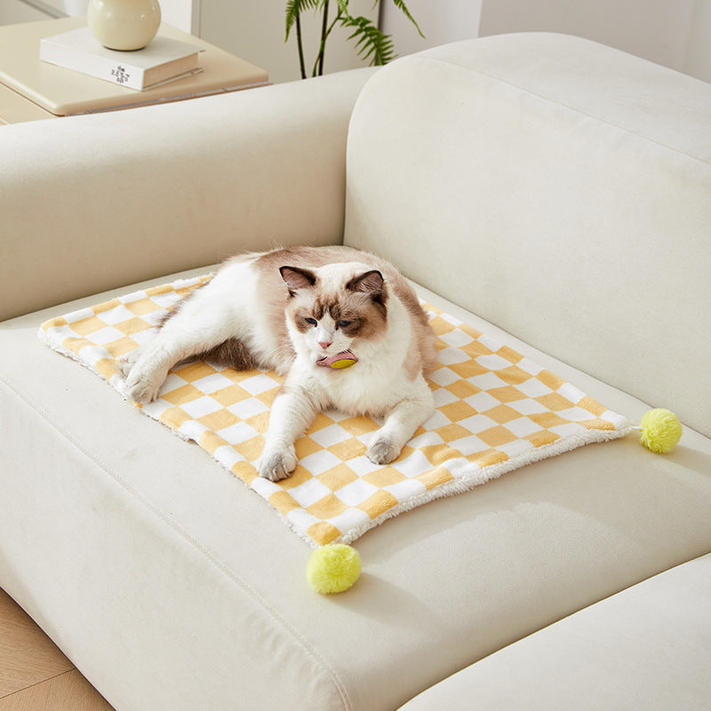 HKM-6573373 Cozy Plush Pet Blanket with Stylish Plaid Pattern - Soft Fleece Cushion for Cats and Dogs