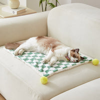 HKM-6573373 Cozy Plush Pet Blanket with Stylish Plaid Pattern - Soft Fleece Cushion for Cats and Dogs