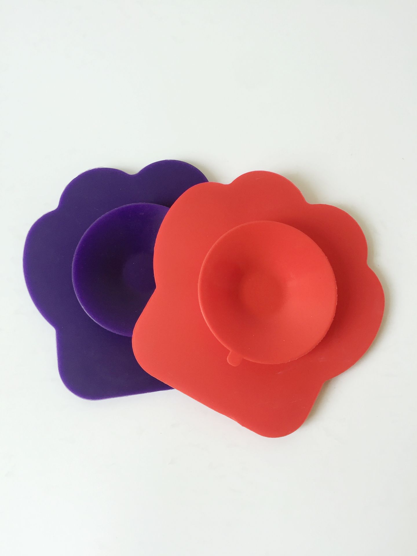 HKM-6577725 Silicone Dog Slow Feeding Bath Mat - 13x13 Inches, Red and Violet