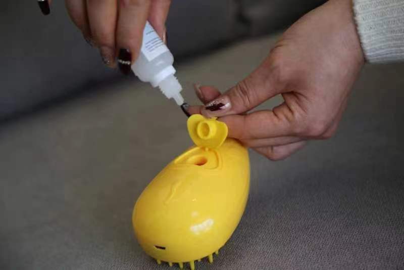 HKM-6625725 Pet Care Cleaning Brush with Massage Feature and Anti-Flying Hair Essence for Dogs
