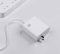 HKM-666387 5000mAh Dual-Function Power Bank with Multi-U Port Output, White