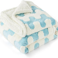 HKM-6686525 Pet Waterproof Blanket, Thickened Cloth in Multiple Patterns and Sizes for Dogs