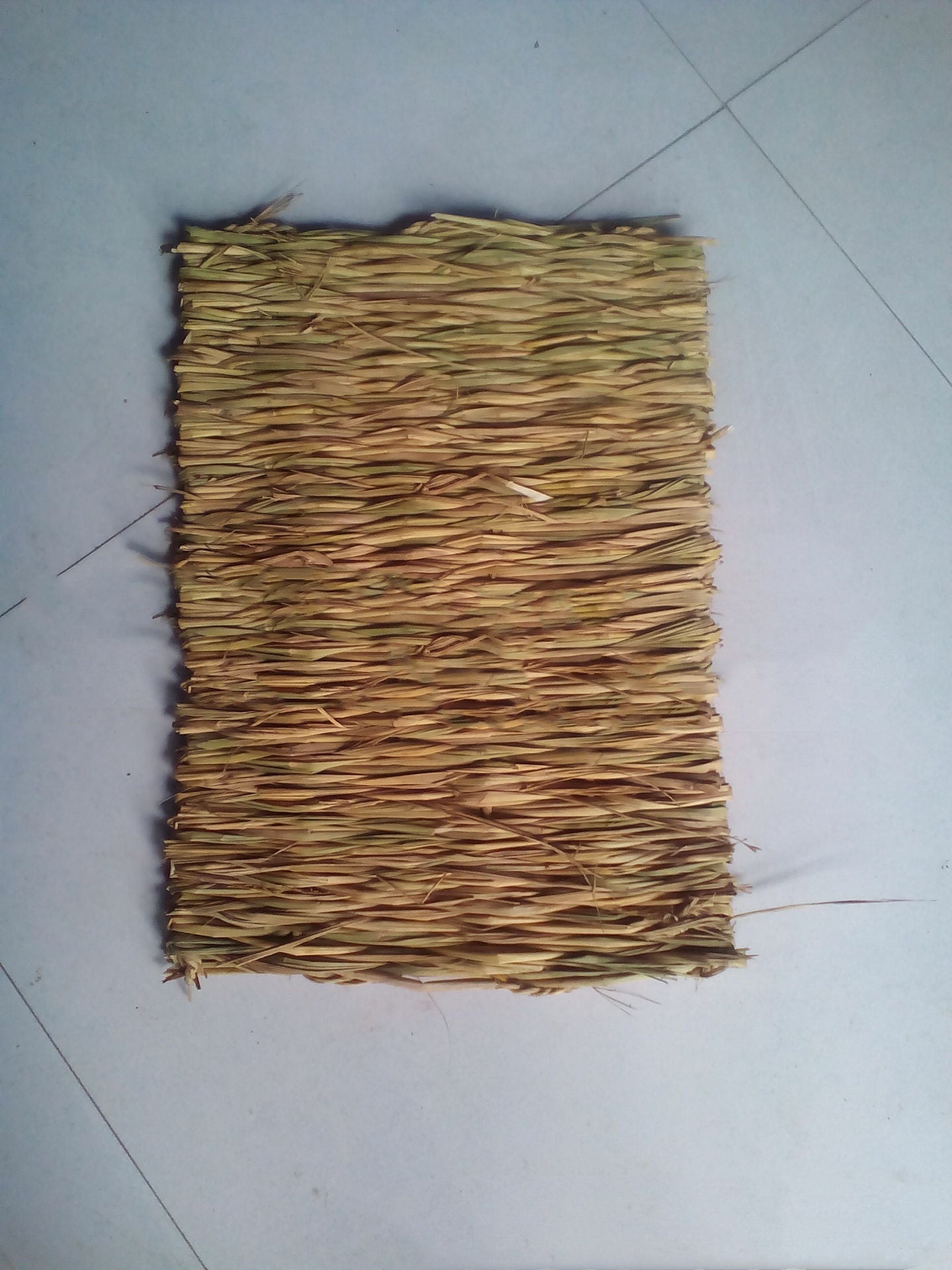 HKM-6801341 Natural Hay Mat for Rodents - Durable, Non-Toxic Straw Bed Accessory - Large & Small Sizes Available