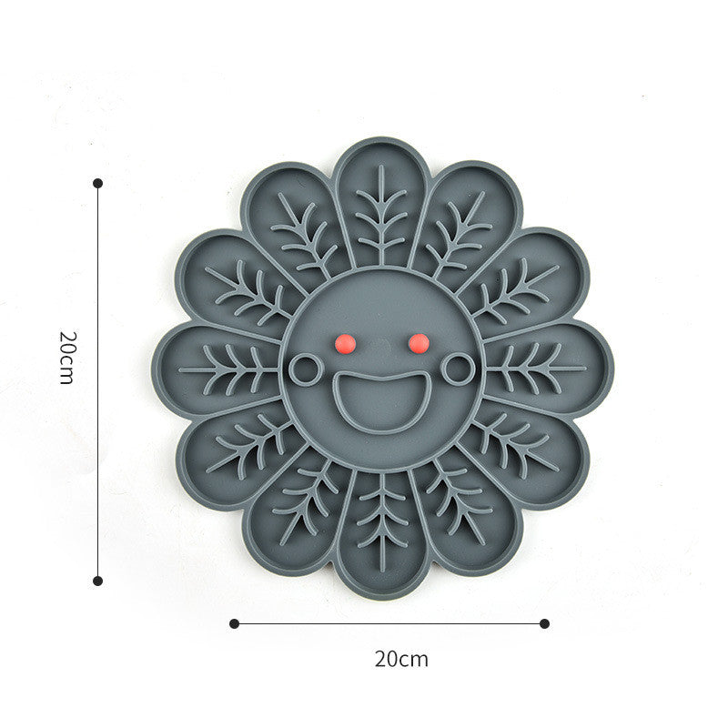 HKM-6809021 Silicone Flower-Shaped Licking Mat for Cats and Dogs - Slow Feeder Pet Dinner Plate