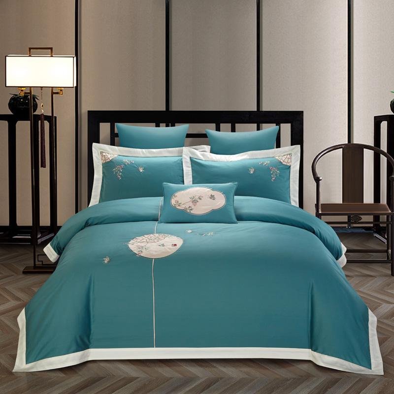 HKM-682323 Elegant Cotton Embroidery Bedding Set for 1.5m/2.0m Beds - 4-Piece Collection with Quilt, Sheet, and Pillowcases