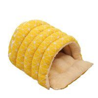 HKM-6832317 Thickened Insulated Pet Bed with Closed Design and Convenient Handle for Cats