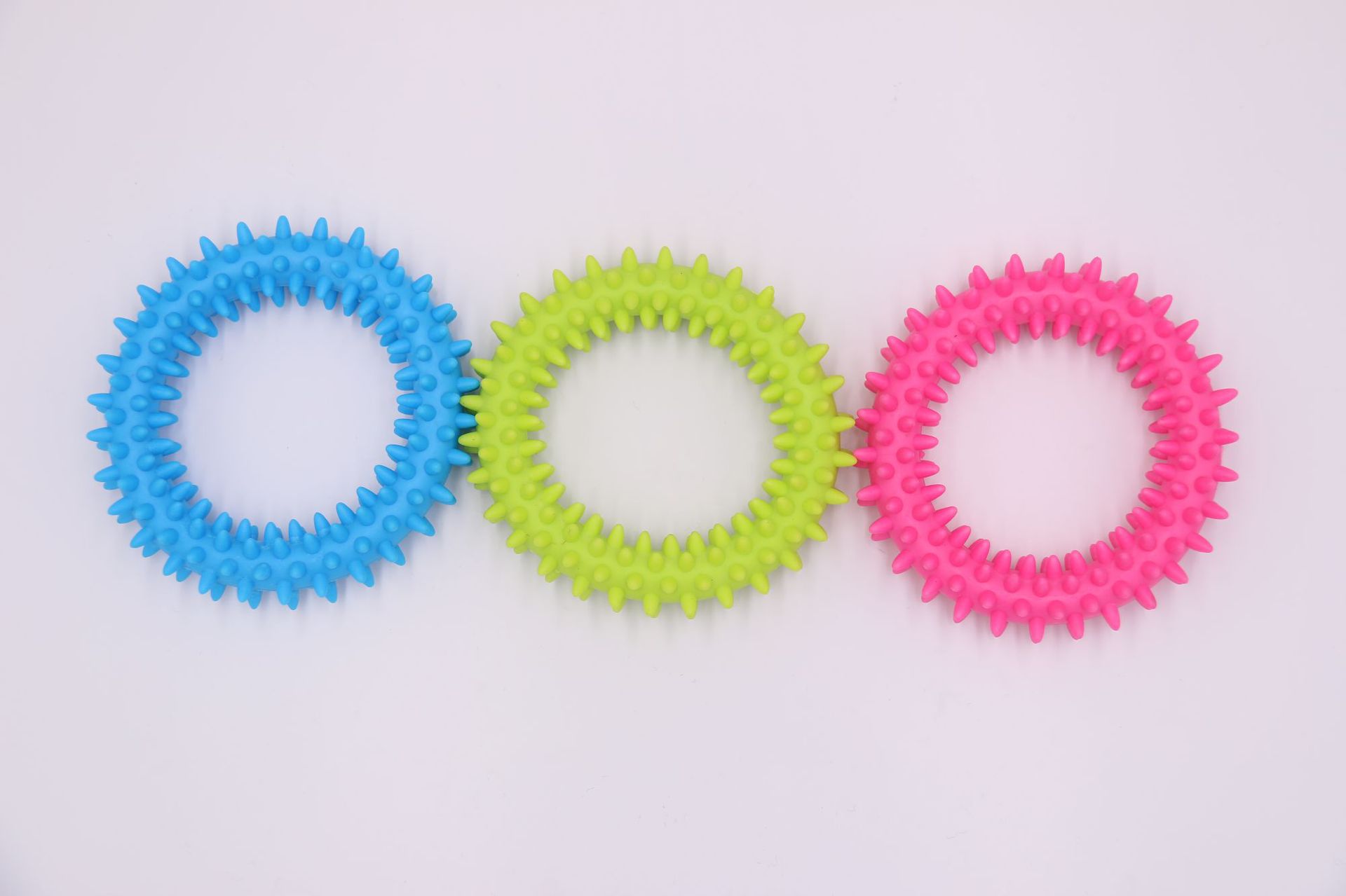 HKM-6860093 TPR Rubber Barbell Pet Toy with Spiked Ring for Chewing, 12.5cm in Yellow, Rose Red, and Blue