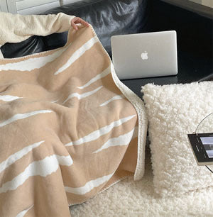 HKM-686931 Cozy Vintage Milk Fleece Lamb Coral Blanket for All-Season Comfort
