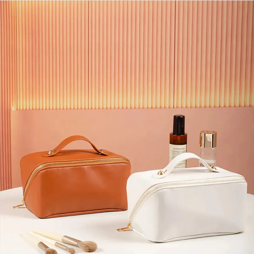 HKM-694739 Trendy Large Capacity Travel Cosmetic Bag in PU with Zipper Closure