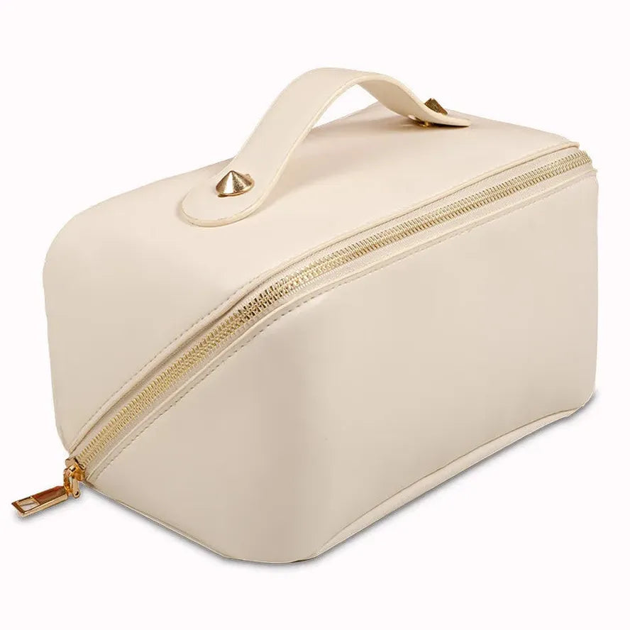 HKM-694739 Trendy Large Capacity Travel Cosmetic Bag in PU with Zipper Closure