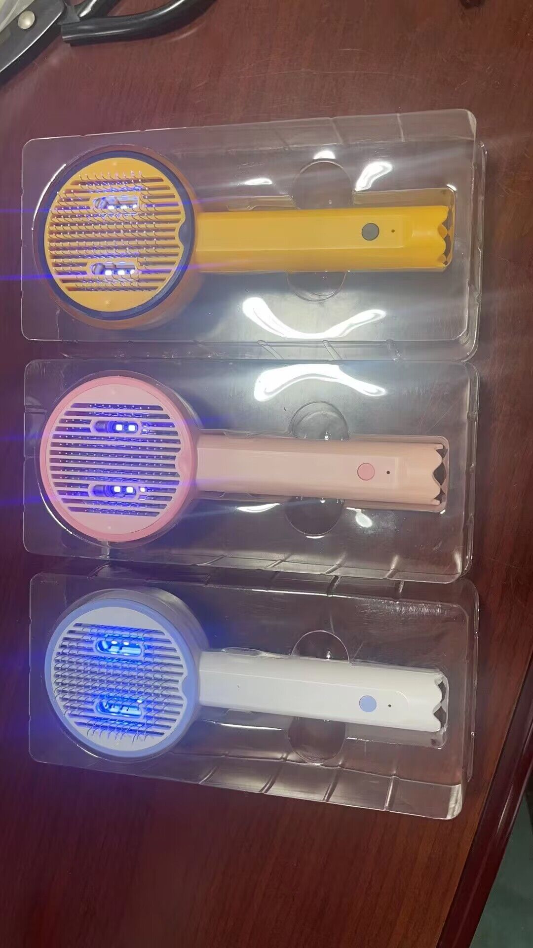 HKM-6991933 USB Rechargeable UV Sterilization Pet Comb for Cats and Dogs - Pink, Yellow, White