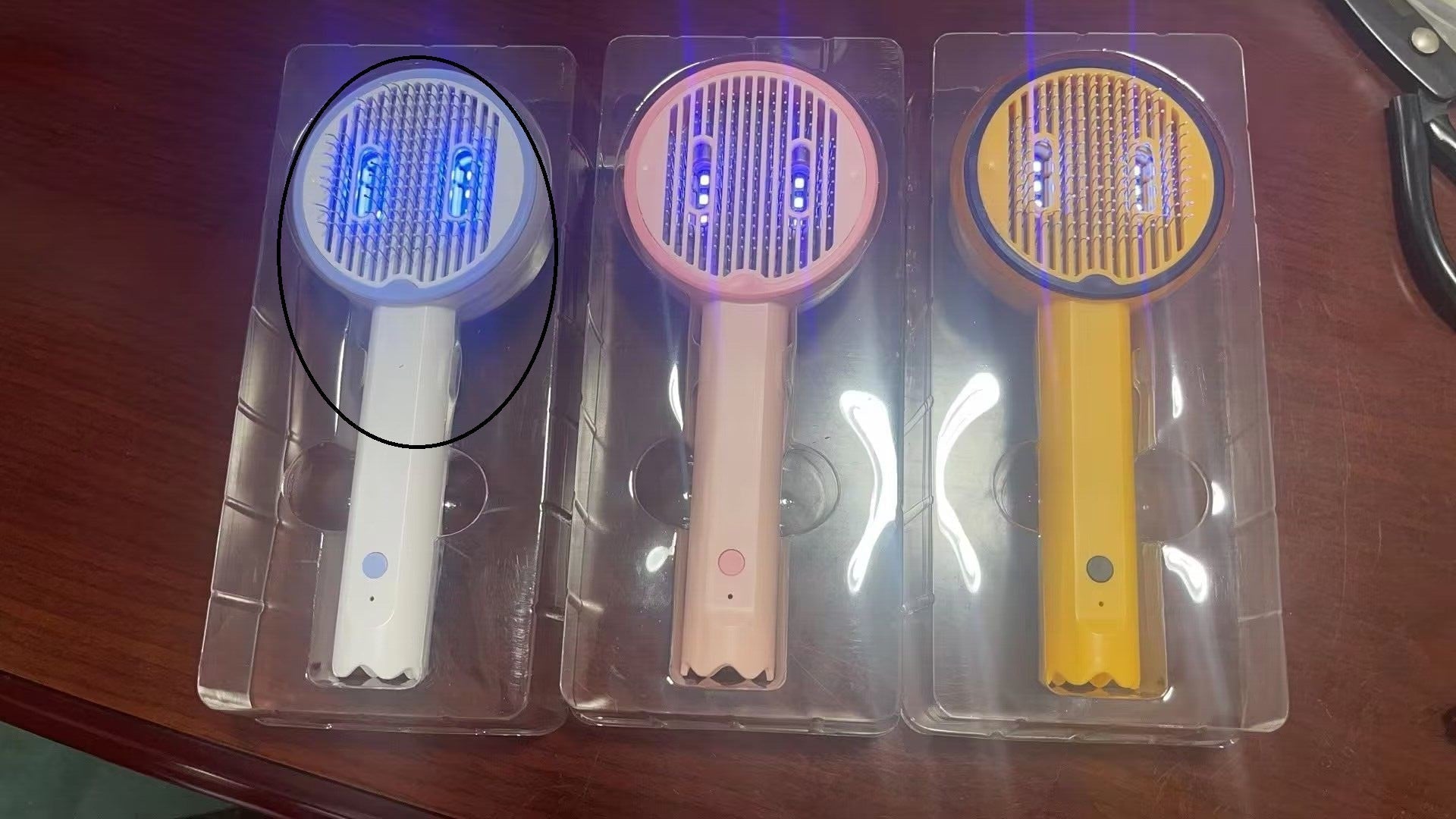 HKM-6991933 USB Rechargeable UV Sterilization Pet Comb for Cats and Dogs - Pink, Yellow, White