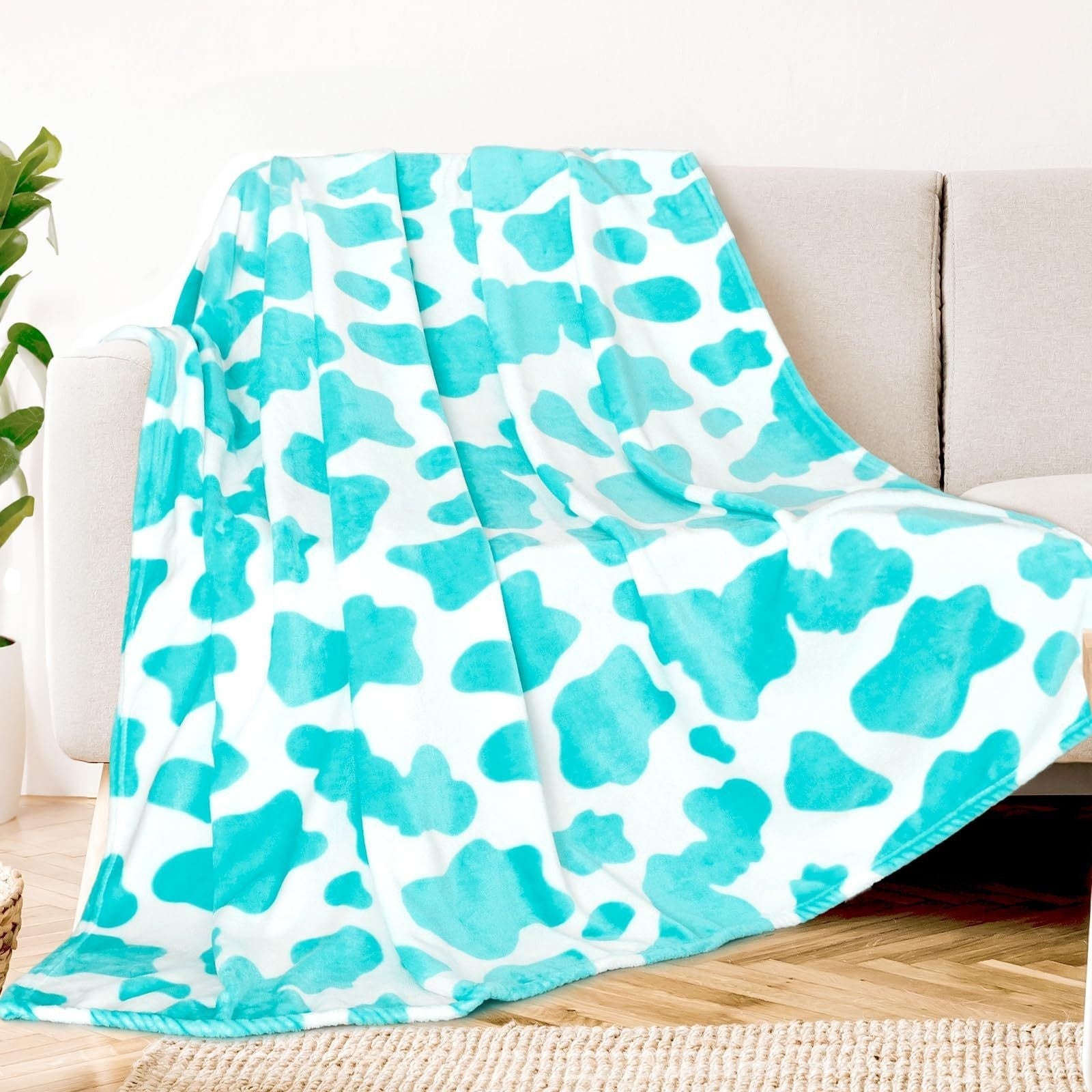 HKM-7014205 Cows Pattern Flannel Digital Blanket - 100x150cm, Multiple Color Options