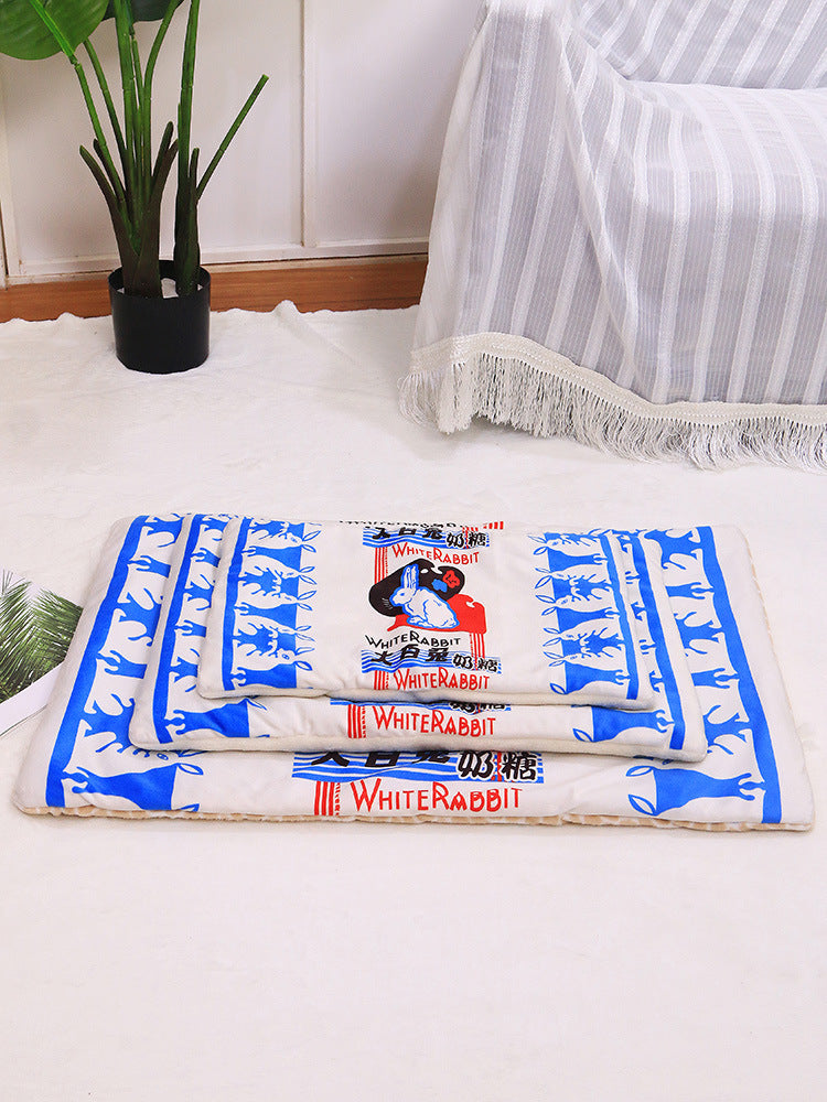HKM-7145277 Soft and Warm Cotton Cat and Dog Sleeping Mat with Novel Food Shapes